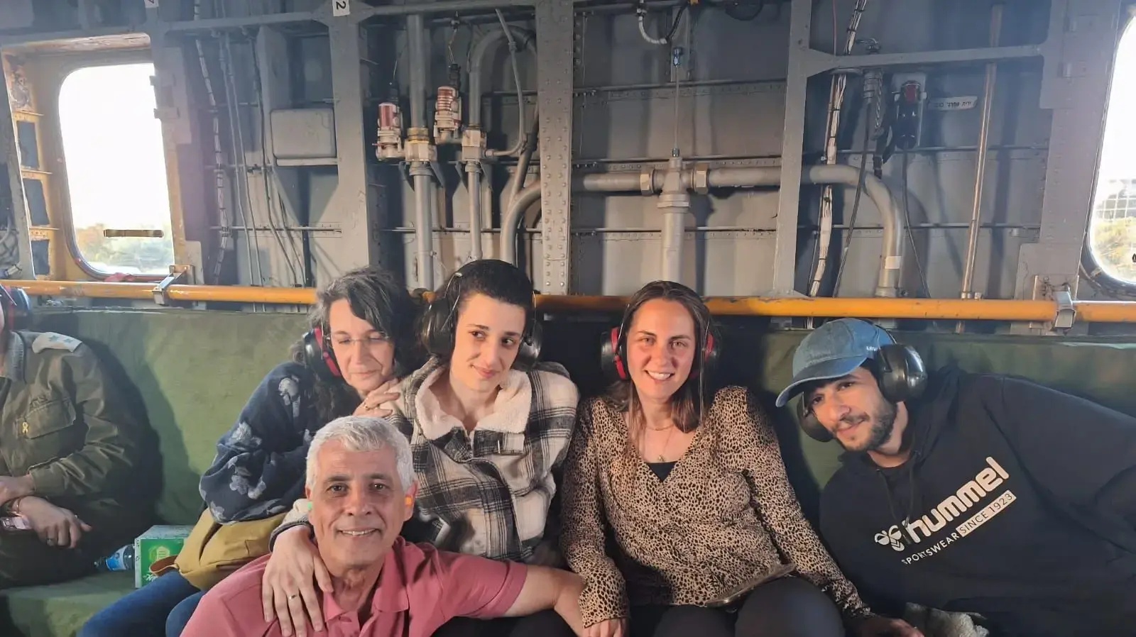 ארבל יהוד ומשפחתה במסוק בדרכם לבית החולים ארבל יהוד ומשפחתה במסוק בדרכם לבית החולים