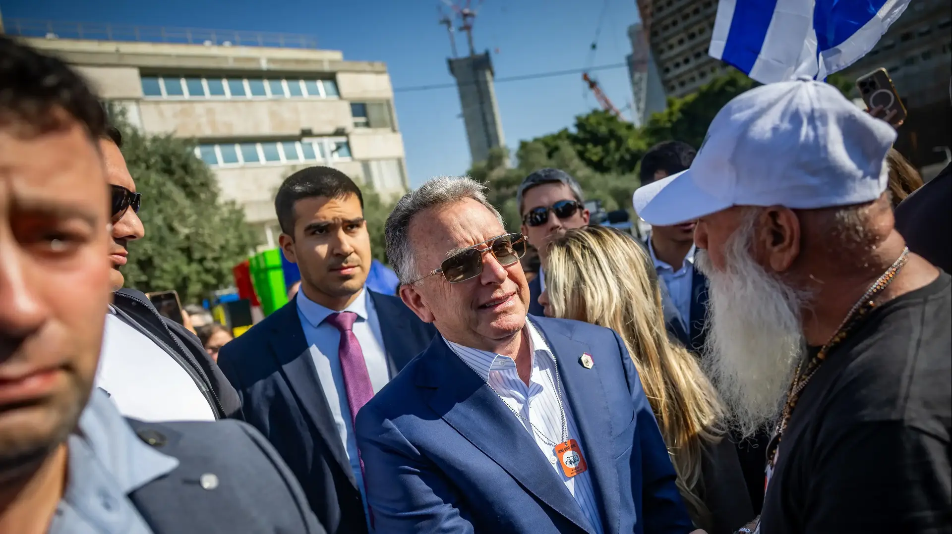 סטיב וויטקוף שליחו של טראמפ, כיכר החטופים, 30 בינואר 2025 סטיב וויטקוף שליחו של טראמפ, כיכר החטופים, 30 בינואר 2025