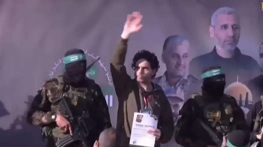 עופר קלדרון מועבר לידי הצלב האדום, 1 בפברואר 2025