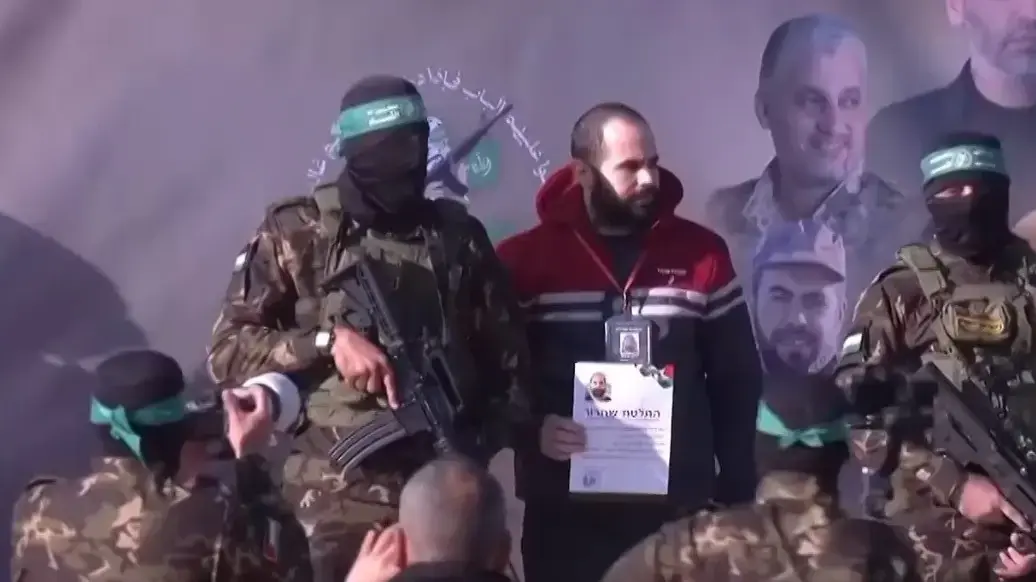 ירדן ביבס מועבר ליד הצלב האדום, 1 בפברואר 2025