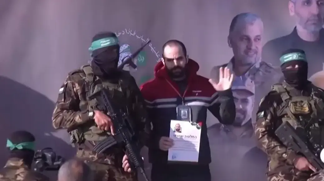 ירדן ביבס מועבר ליד הצלב האדום, 1 בפברואר 2025