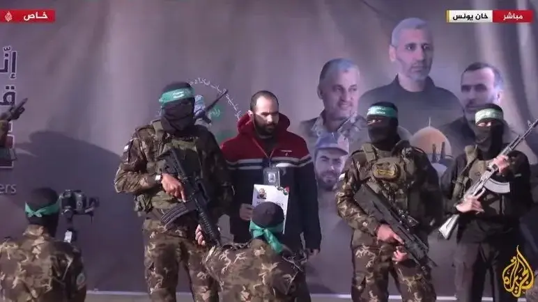 ירדן ביבס מועבר ליד הצלב האדום, 1 בפברואר 2025 ירדן ביבס מועבר ליד הצלב האדום, 1 בפברואר 2025