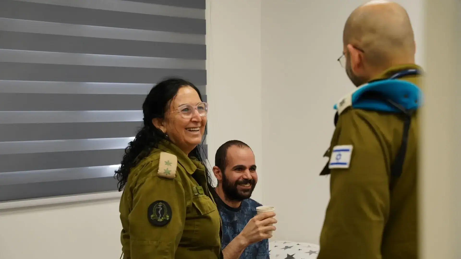 ירדן ביבס מתאחד עם משפחתו, 1 בפברואר 2025 ירדן ביבס מתאחד עם משפחתו, 1 בפברואר 2025