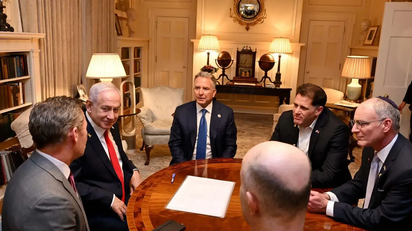 נתניהו בפגישתו עם השליח המיוחד למזרח התיכון נתניהו בפגישתו עם השליח המיוחד למזרח התיכון