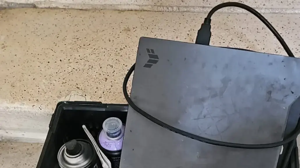 פחיות צבעי גרפיטי שנמצאו אצל זוג תושבי ראשון לציון פחיות צבעי גרפיטי שנמצאו אצל זוג תושבי ראשון לציון