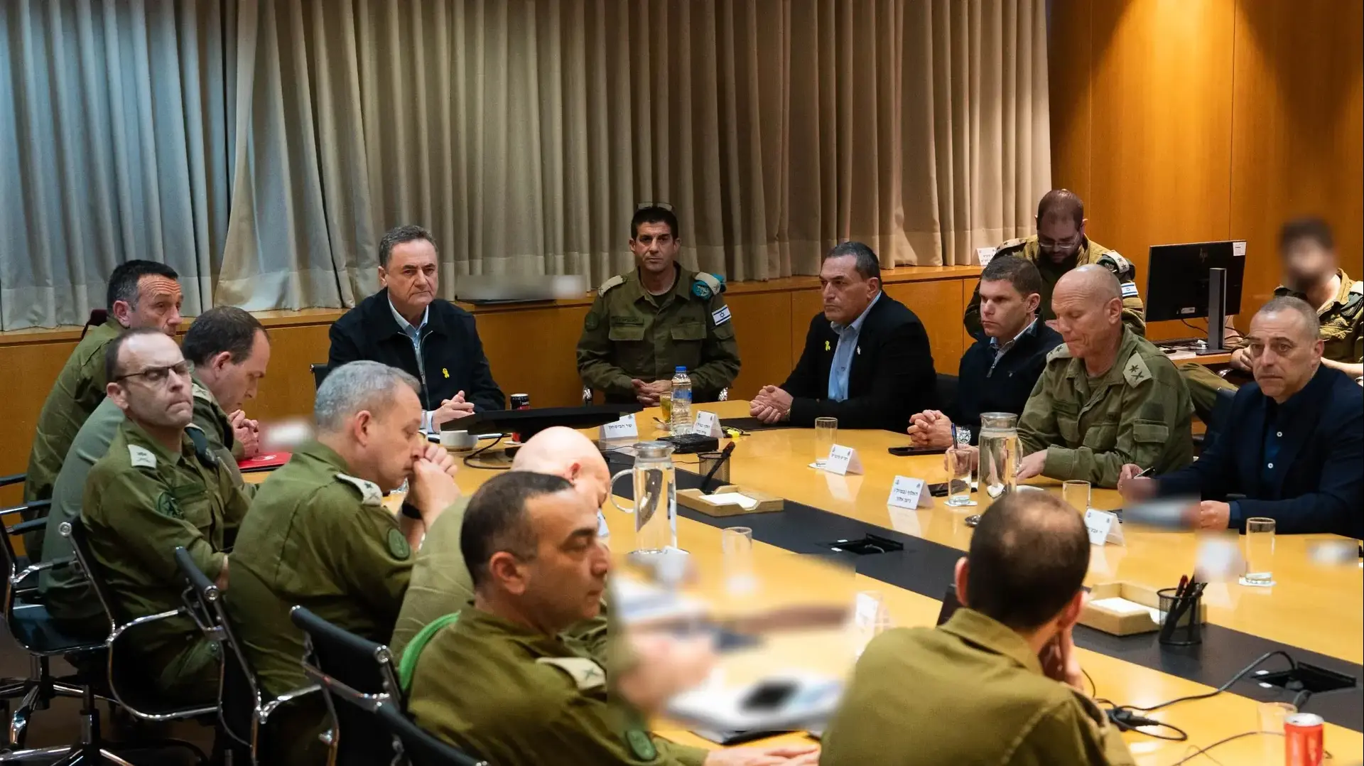 שר הביטחון ישראל כ"ץ ,הרמטכ"ל, רב-אלוף הרצי הלוי ואייל זמיר בדיון על תוכנית למתן אפשרות ליציאה מרצון לתושבי עזה, 6 בפבואר 2025 שר הביטחון ישראל כ"ץ ,הרמטכ"ל, רב-אלוף הרצי הלוי ואייל זמיר בדיון על תוכנית למתן אפשרות ליציאה מרצון לתושבי עזה, 6 בפבואר 2025