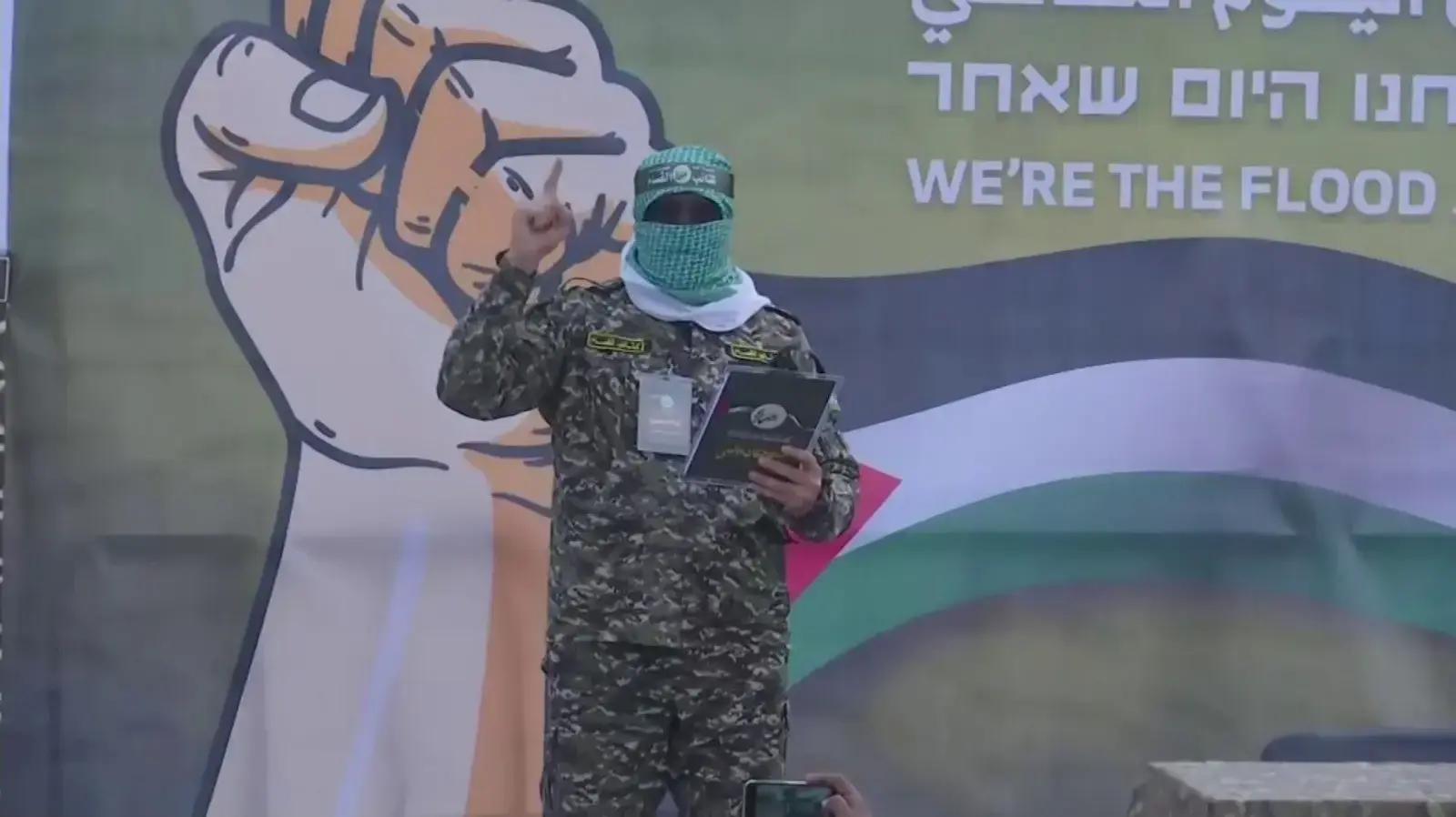 בכיר בחמאס בנקודת שחרור החטופים בעזה , 8 בפברואר 2025