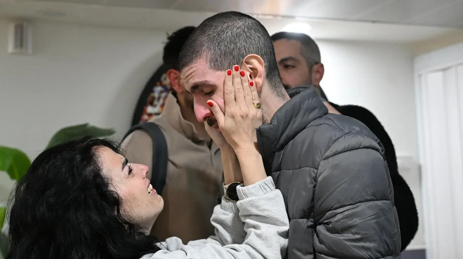 אור לוי במפגש המרגש עם בני משפחתו, עם הגעתו לבית החולים שיבא, 8 בפבואר 2025 אור לוי במפגש המרגש עם בני משפחתו, עם הגעתו לבית החולים שיבא, 8 בפבואר 2025