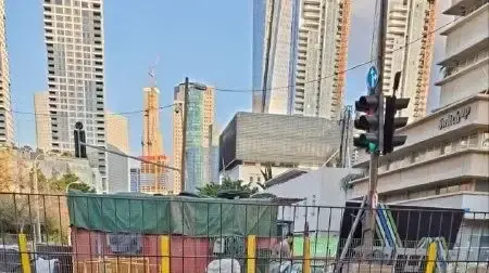 בור נפער בכביש בתל אביב, 8 בפברואר 2025 בור נפער בכביש בתל אביב, 8 בפברואר 2025