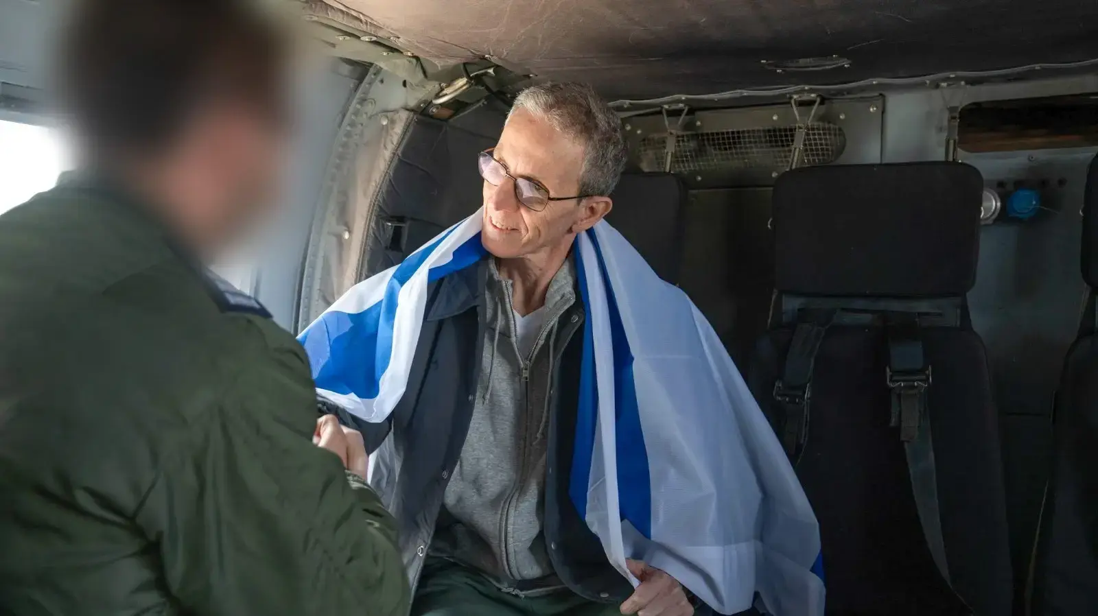 אוהד בן עמי במסוק בדרך הביתה , 8 בפברואר 2025 אוהד בן עמי במסוק בדרך הביתה , 8 בפברואר 2025