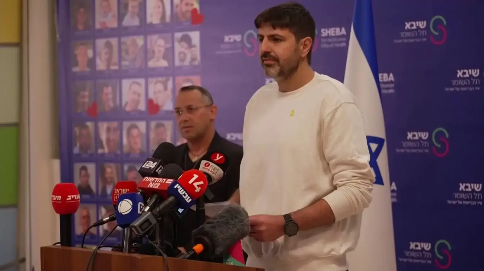 מיכאל לוי אחיו של אור לוי בהצהרה לתקשורת, בית החולים שיבא, 9 בפברואר 2025 מיכאל לוי אחיו של אור לוי בהצהרה לתקשורת, בית החולים שיבא, 9 בפברואר 2025