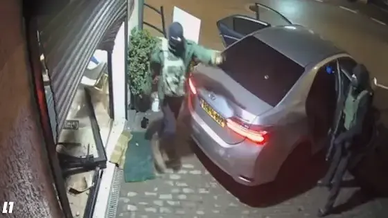 פריצה לחנות תכשיטים וגניבות בסכום של מאות אלפי שקלים, על ידי ארבעה חמושים רעולי פנים האוחזים M-16 ואקדח גלוק ,מרכז דלית אל כרמל
