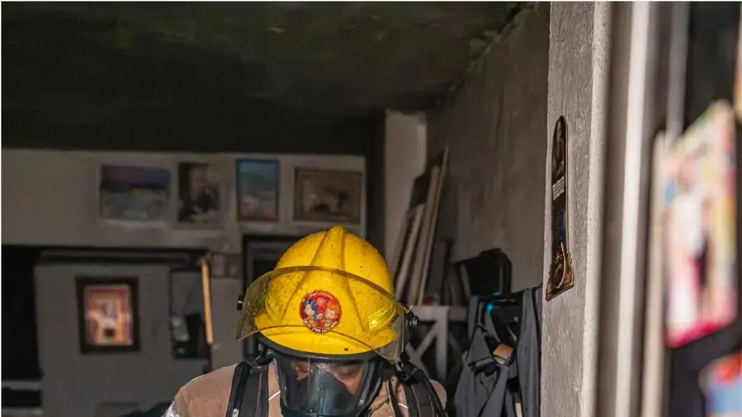 שריפה בדירה בקומת קרקע באשקלון שריפה בדירה בקומת קרקע באשקלון
