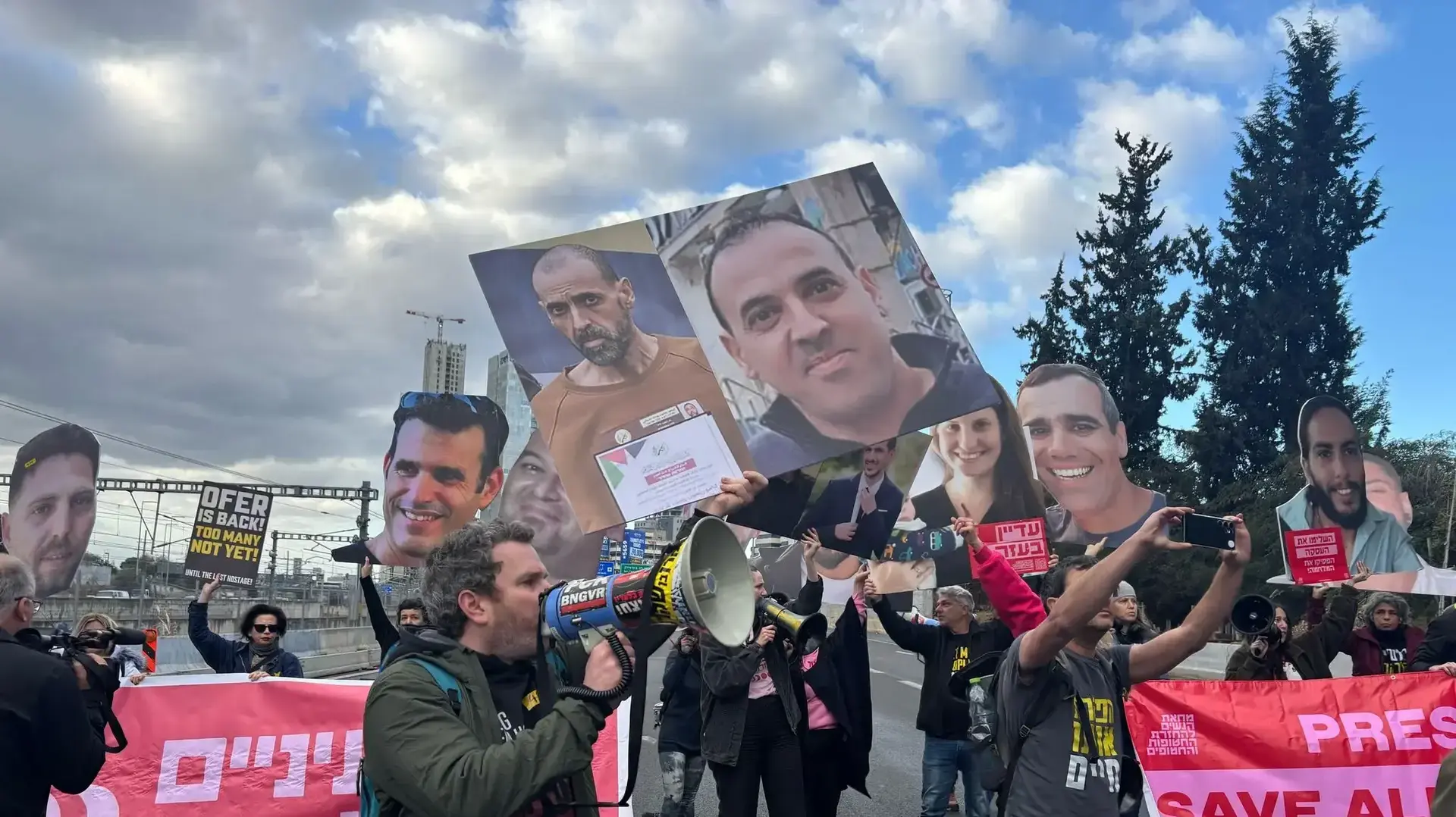 משפחות חטופים חוסמות את איילון דרום, 13 בפברואר 2025 משפחות חטופים חוסמות את איילון דרום, 13 בפברואר 2025
