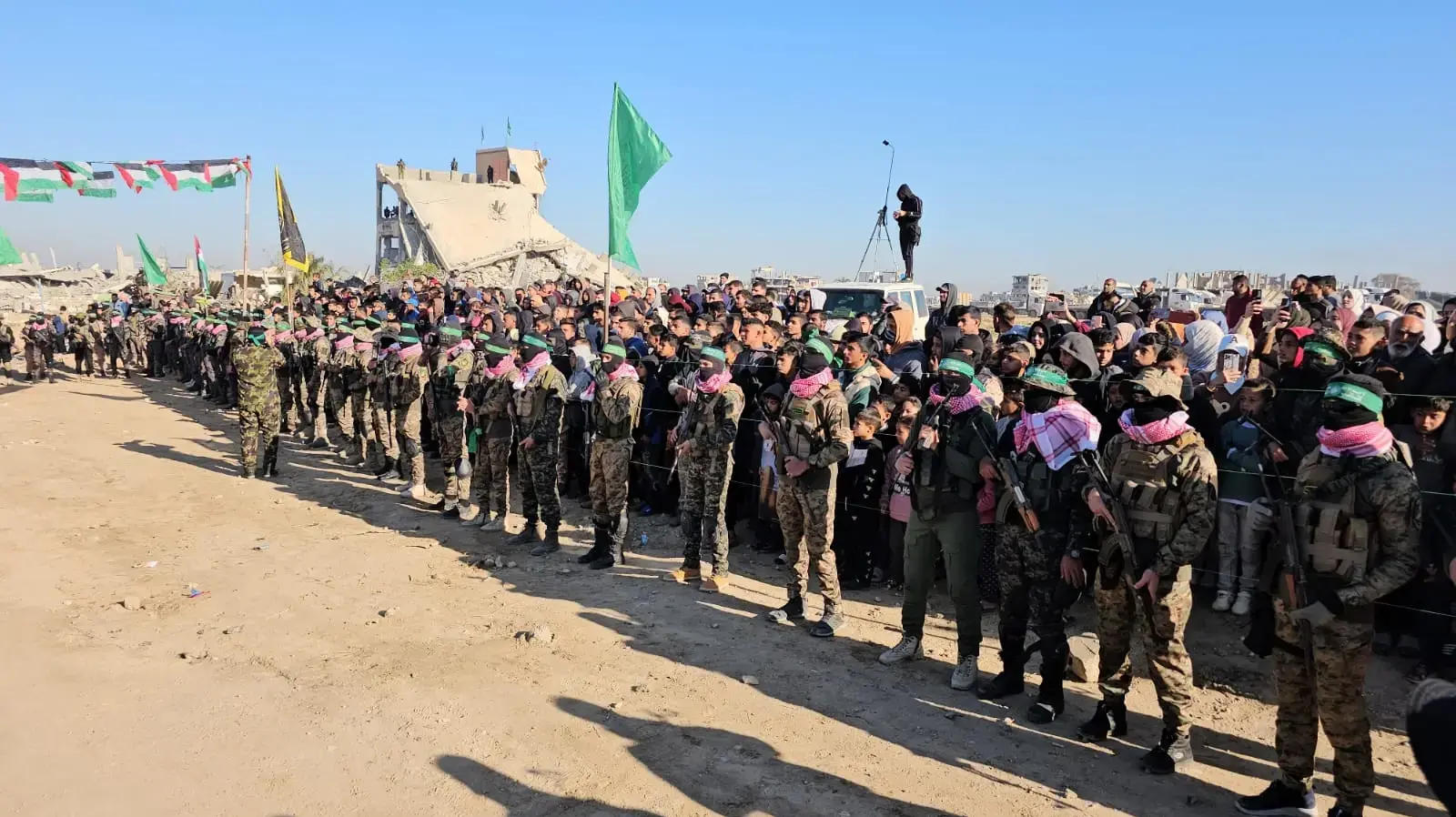 הערכות ארגוני הטרור חמאס והג'יאהד האסלאמי טרם העברת החטופים לידיי הצלב האדום, חאן יונס, 15 בפברואר 2025 הערכות ארגוני הטרור חמאס והג'יאהד האסלאמי טרם העברת החטופים לידיי הצלב האדום, חאן יונס, 15 בפברואר 2025