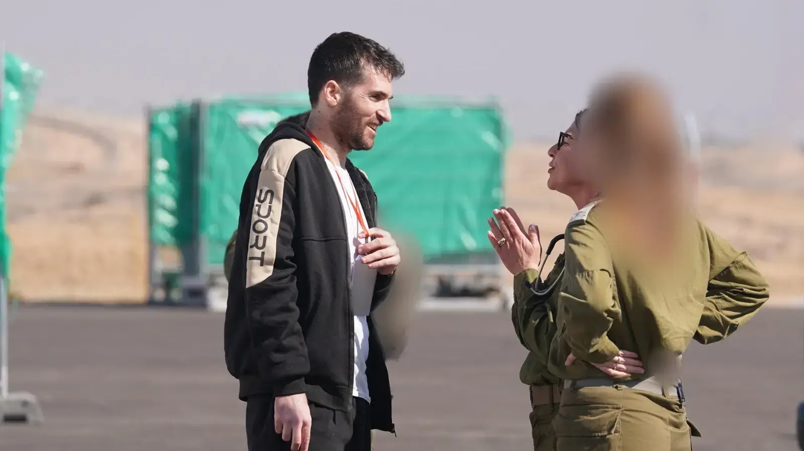 שגיא דקל חן עובר לידי כוח צה"ל שגיא דקל חן עובר לידי כוח צה"ל