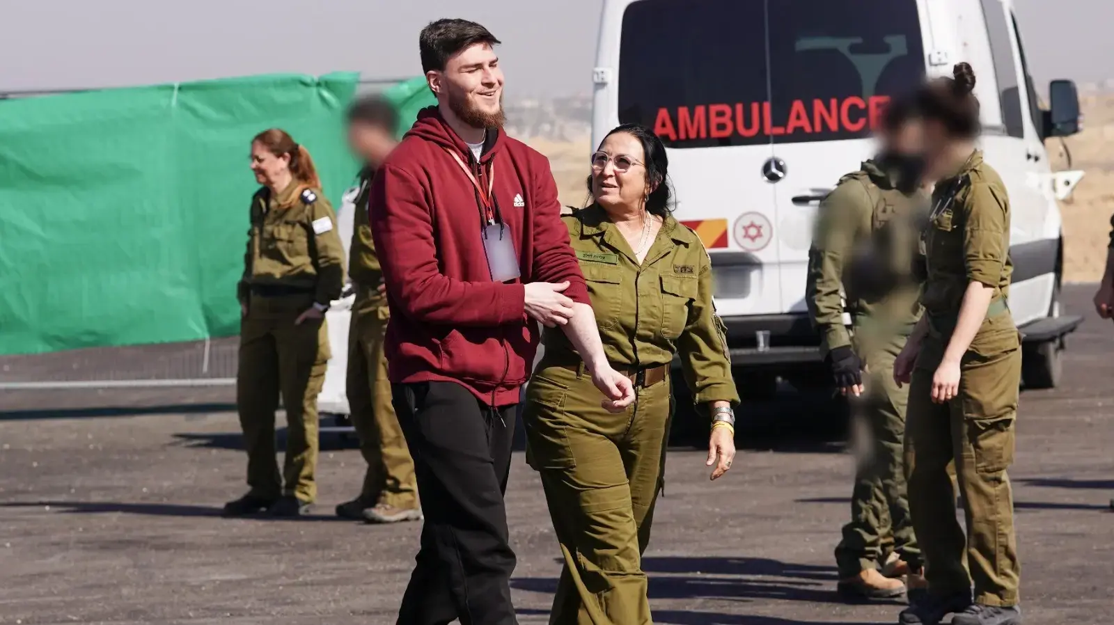 אלכסנדר סשה טרופנוב עובר לידי כוח צה"ל אלכסנדר סשה טרופנוב עובר לידי כוח צה"ל