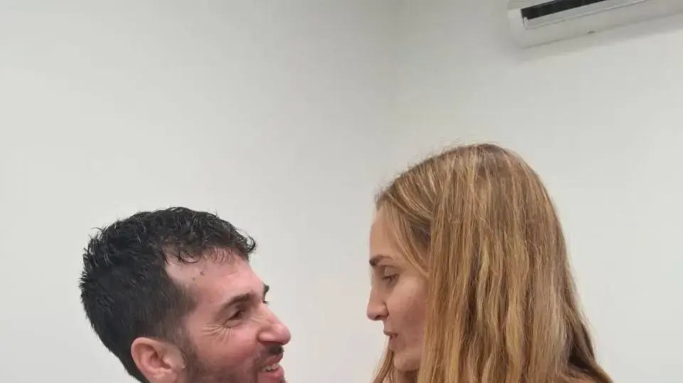 שגיא דקל חן מתאחד עם אישתו אביטל שגיא דקל חן מתאחד עם אישתו אביטל