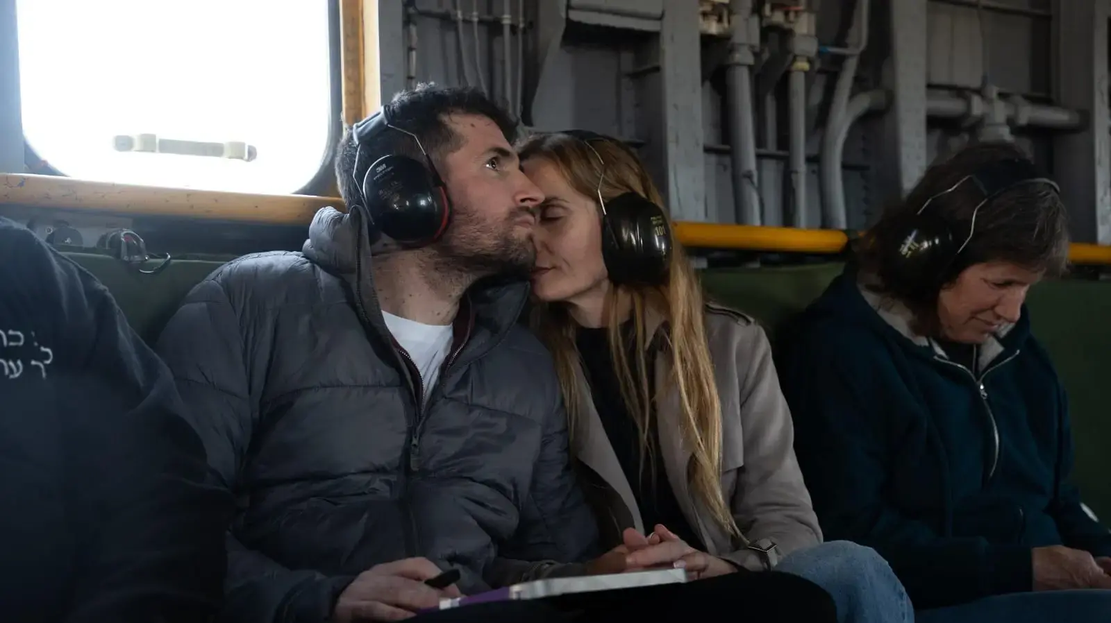 שגיא דקל חן עם בני משפחתו, במסוק בדרכם לבית החולים