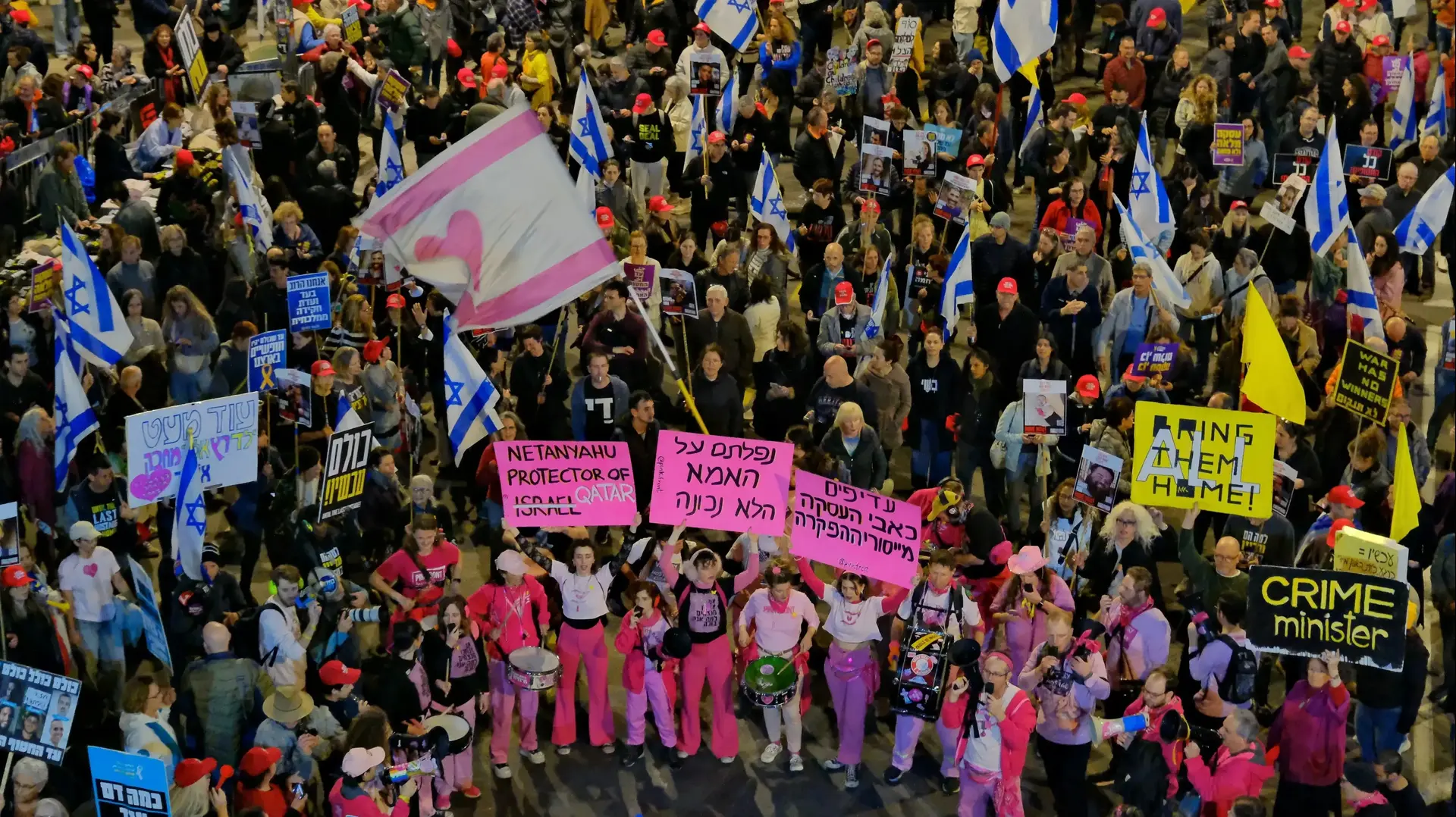הפגנה למען שחרור החטופים, שער בגין, 15 בפברואר 2025 הפגנה למען שחרור החטופים, שער בגין, 15 בפברואר 2025