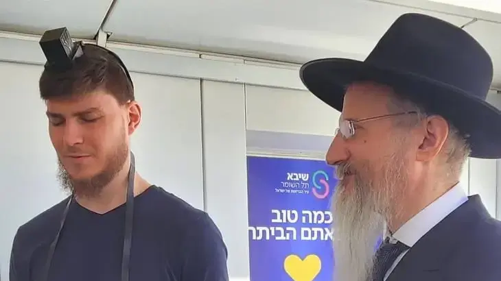 אלכסנדר סשה טרופנוב החטוף השב מניח תפילין