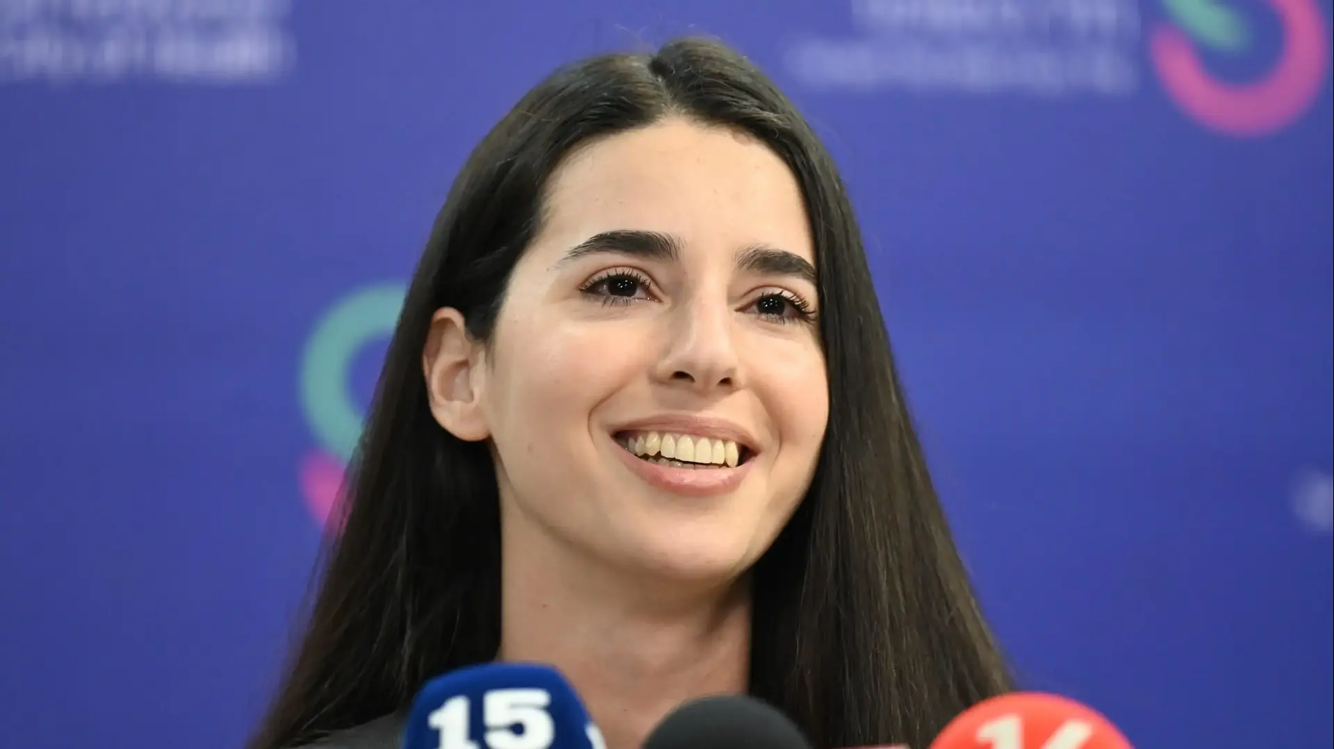 ספיר כהן חברתו של סשה טרופנוב בהצהרת נציגי משפחותיהם של שורדי השבי, 16 בפברואר 2025 ספיר כהן חברתו של סשה טרופנוב בהצהרת נציגי משפחותיהם של שורדי השבי, 16 בפברואר 2025