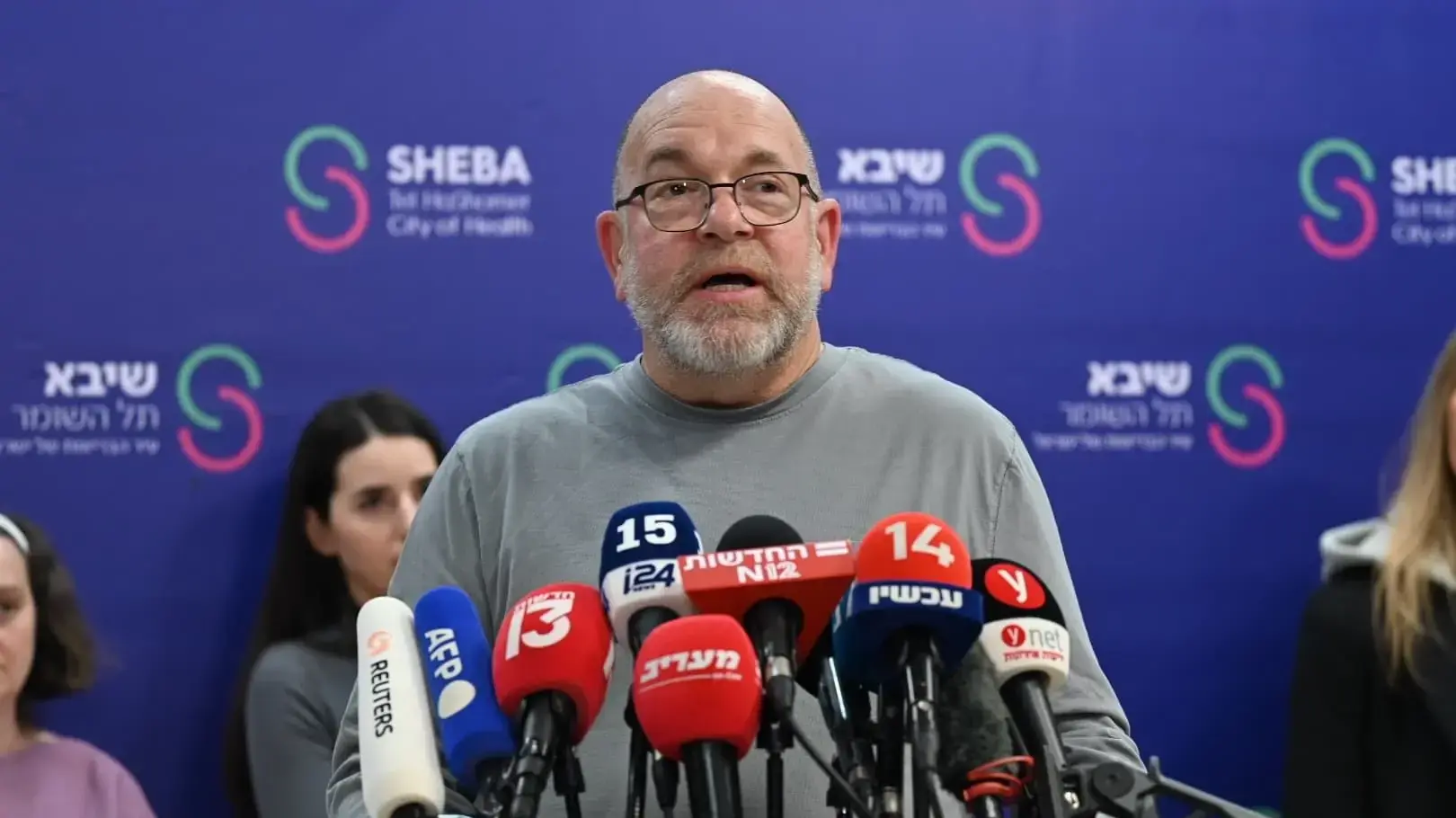 יונתן דקל חן , אביו של שגיא דקל חן, בהצהרת נציגי משפחותיהם של שורדי השבי, 16 בפברואר 2025 יונתן דקל חן , אביו של שגיא דקל חן, בהצהרת נציגי משפחותיהם של שורדי השבי, 16 בפברואר 2025