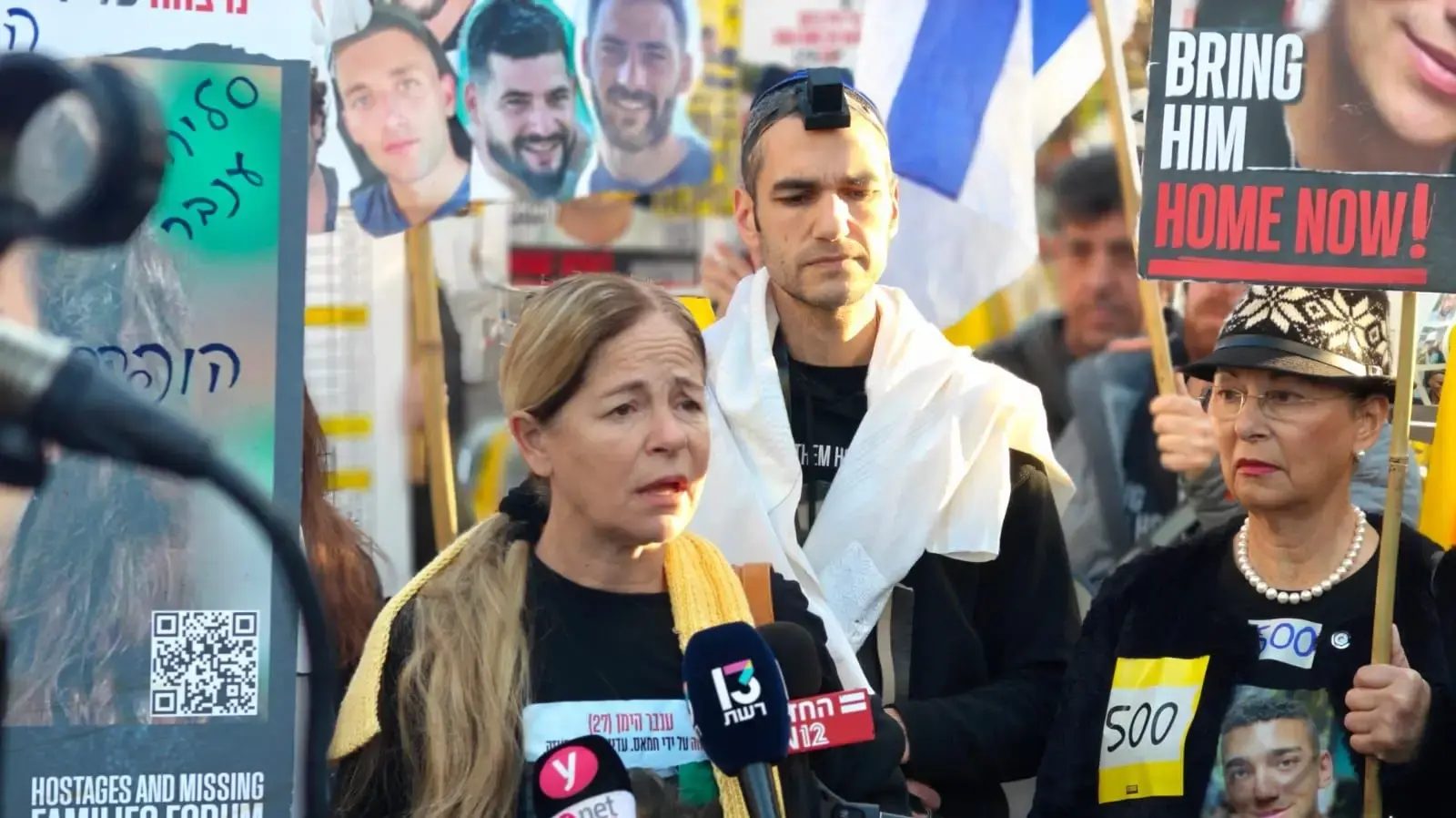 משפחות החטופים צועדות ממאהל המשפחות בירושלים לכיוון כנסת ישראל, 17 בפברואר 2025 משפחות החטופים צועדות ממאהל המשפחות בירושלים לכיוון כנסת ישראל, 17 בפברואר 2025