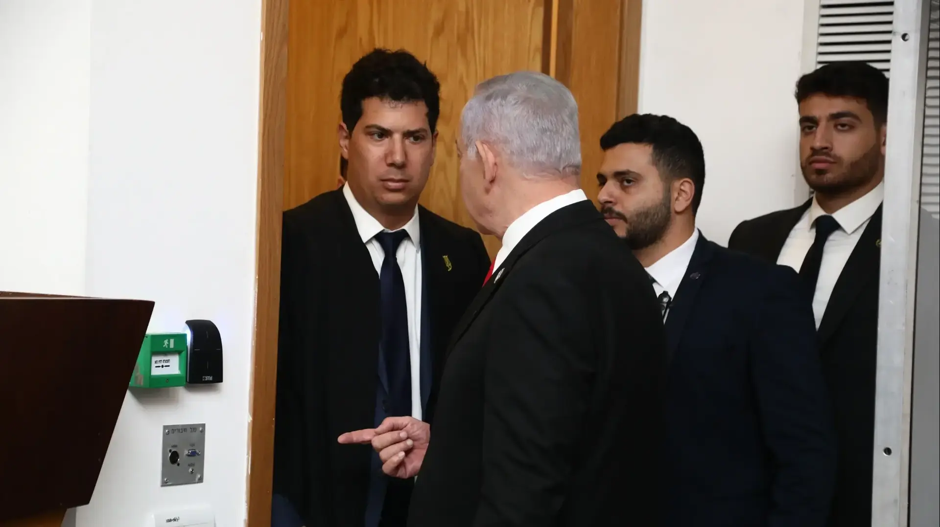 רה"מ בנימין נתניהו, עו"ד עמית חדד, עדות רה"מ במשפט תיקי האלפים, בימ"ש מחוזי ת"א, 17 בפברואר 2025 רה"מ בנימין נתניהו, עו"ד עמית חדד, עדות רה"מ במשפט תיקי האלפים, בימ"ש מחוזי ת"א, 17 בפברואר 2025