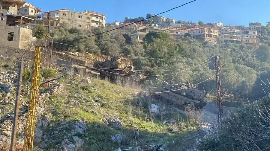 טנקים ישראלים בכפר שובא שבלבנון טנקים ישראלים בכפר שובא שבלבנון
