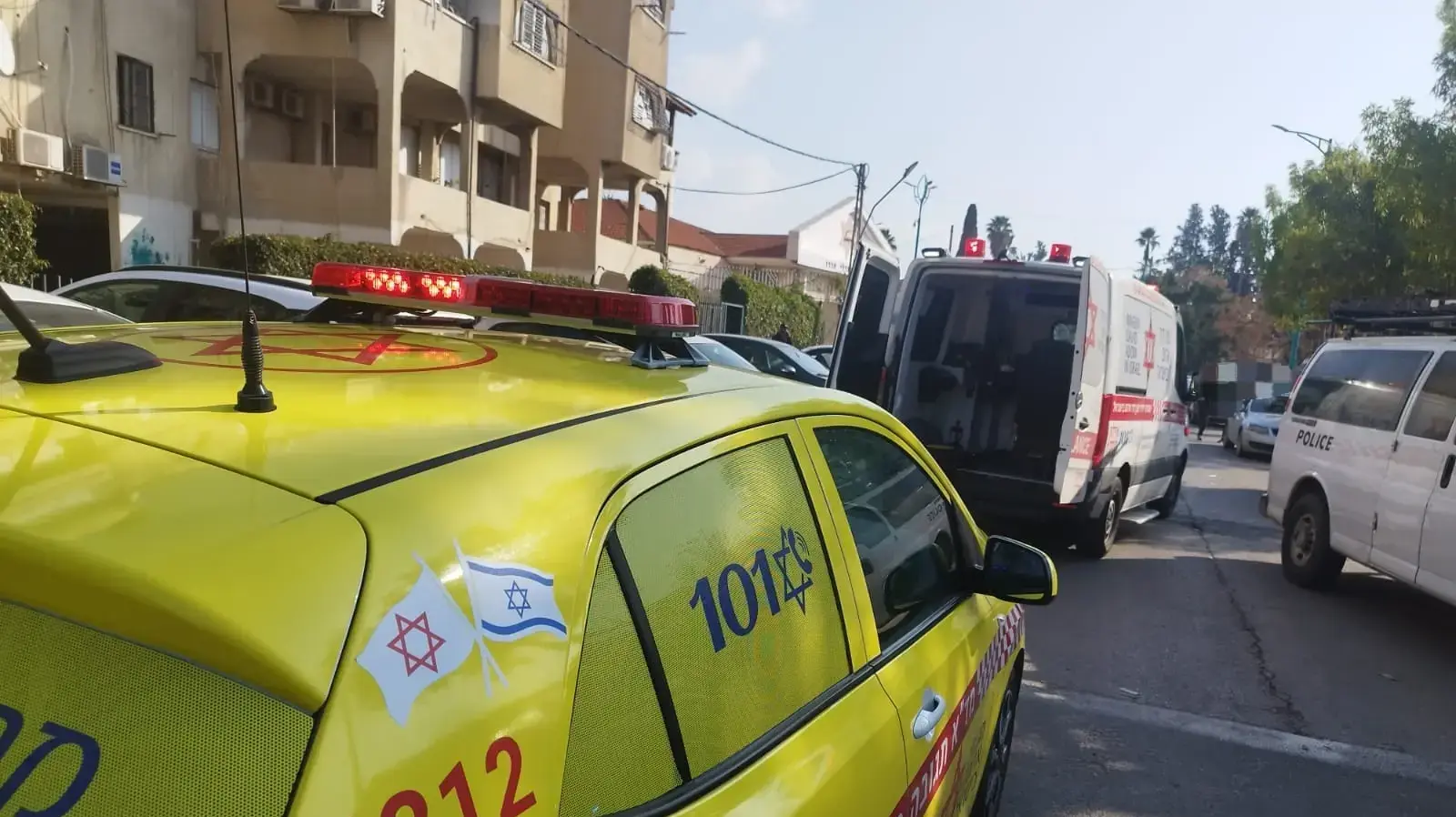 זירת אלימות של גבר כבן 30 במצב אנוש, שנפצע באירוע אלימות ברחוב אבישי אלשווילי , לוד , 17 בפברואר 2025 זירת אלימות של גבר כבן 30 במצב אנוש, שנפצע באירוע אלימות ברחוב אבישי אלשווילי , לוד , 17 בפברואר 2025