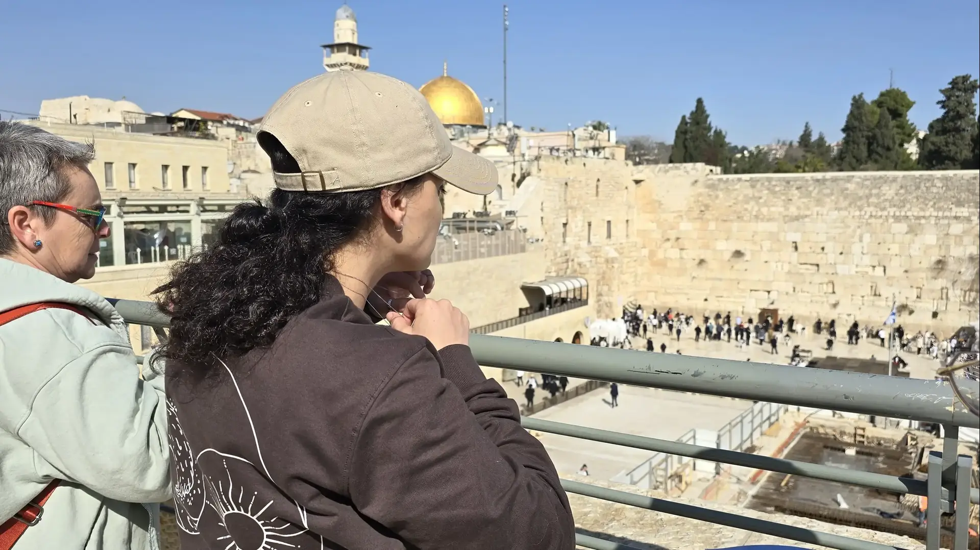 אמילי תהילה דמארי בביקור בכותל, ירושלים, 17 בפברואר 2025 אמילי תהילה דמארי בביקור בכותל, ירושלים, 17 בפברואר 2025