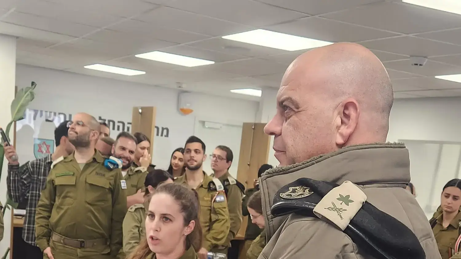 האלוף מישל ינקו עם סא"ל אביה, מפקדת מרכז החלמה ושיקום של פצועי צה"ל האלוף מישל ינקו עם סא"ל אביה, מפקדת מרכז החלמה ושיקום של פצועי צה"ל