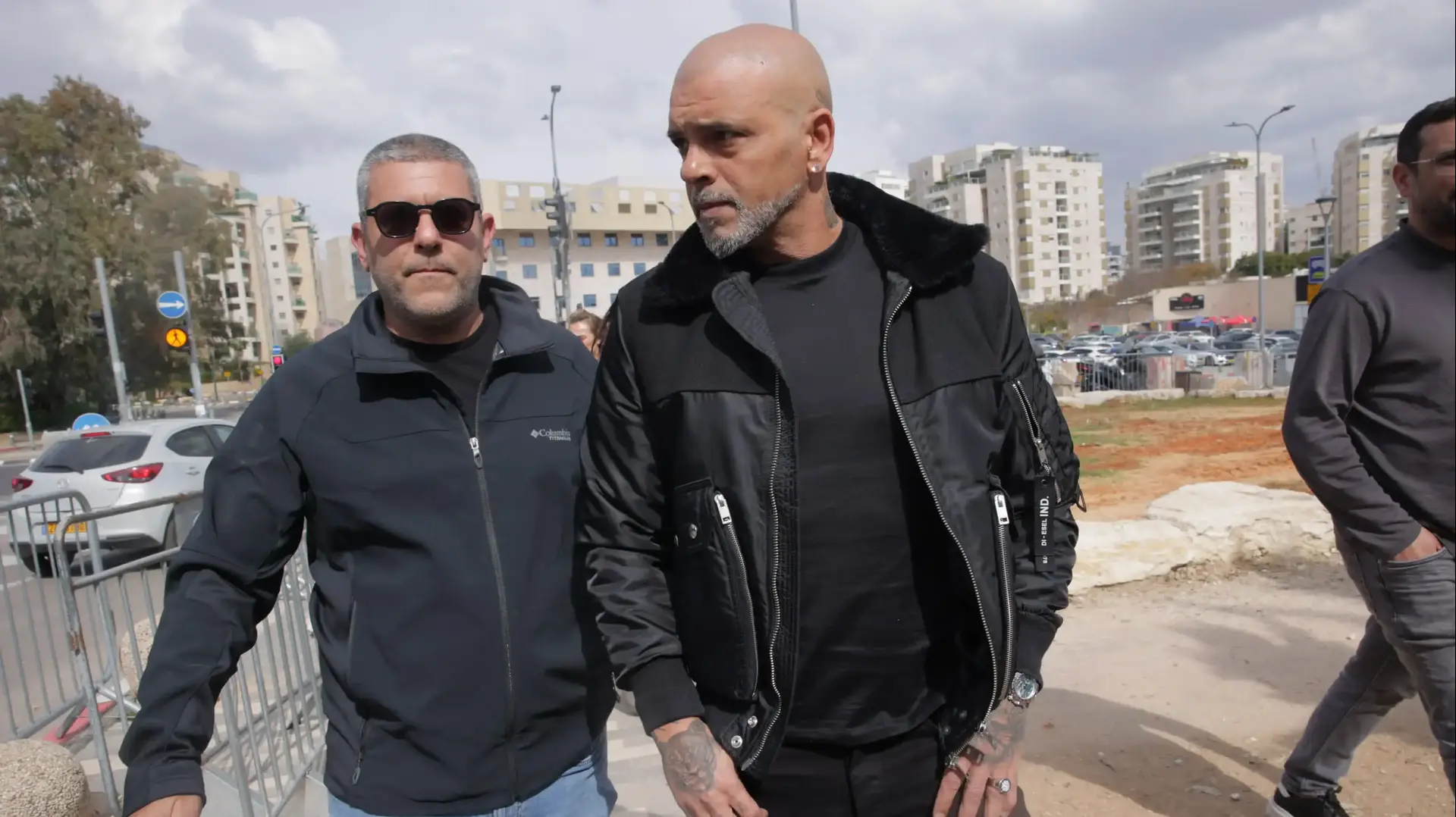 אייל גולן מגיע לגיוס של בתו אלין אייל גולן מגיע לגיוס של בתו אלין