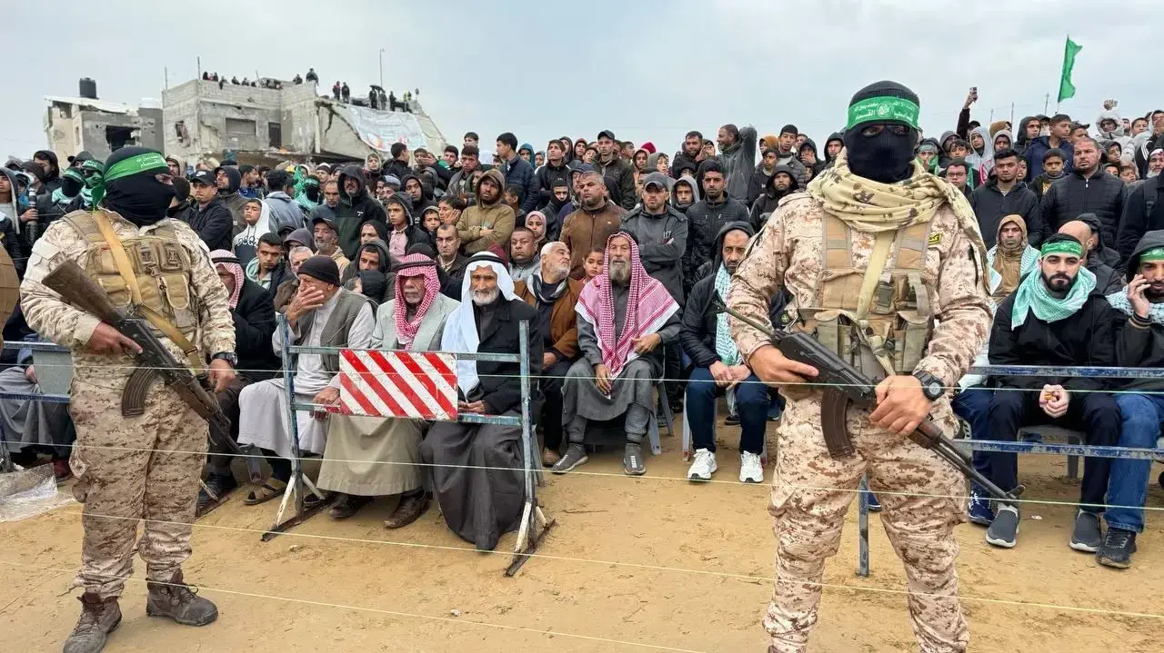 הכנות חמאס וג'האד אסלאמי לקראת שחרור החללים החטופים משפחת ביבס ועודד ליפשיץ, ח'אן יונס 20 בפברואר 2025 הכנות חמאס וג'האד אסלאמי לקראת שחרור החללים החטופים משפחת ביבס ועודד ליפשיץ, ח'אן יונס 20 בפברואר 2025