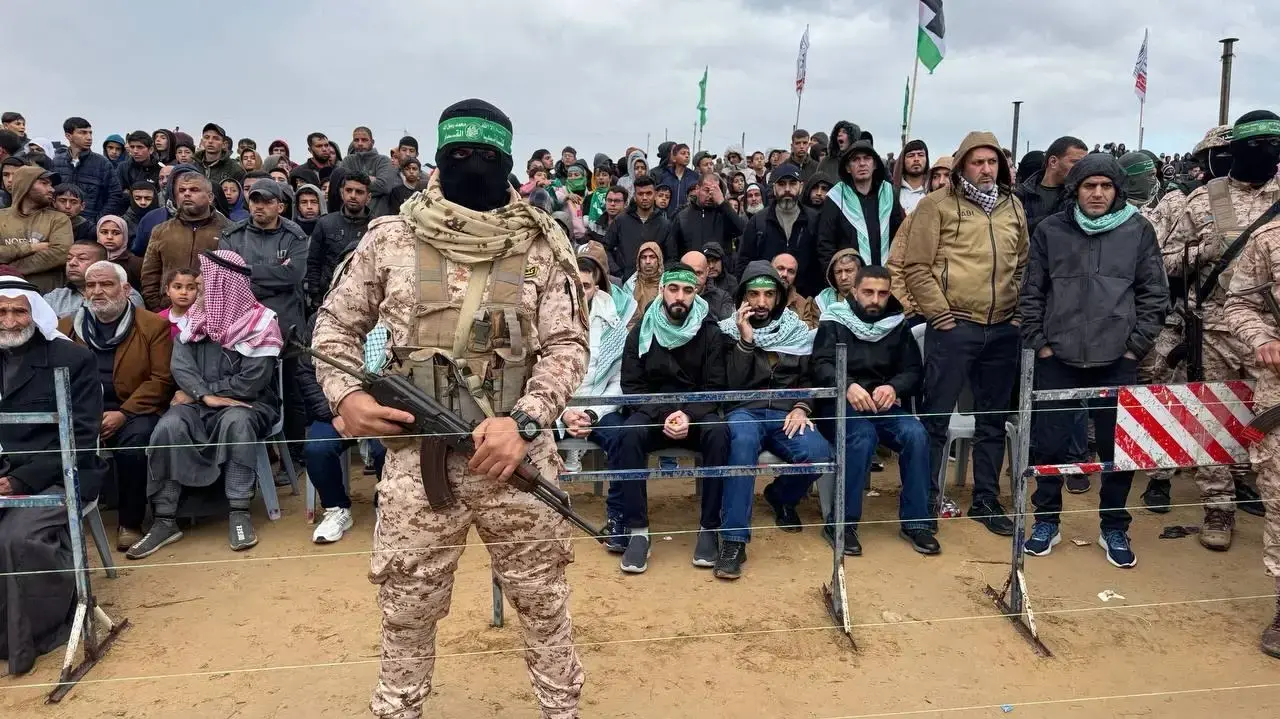 הכנות חמאס וג'האד אסלאמי לקראת שחרור חללים חטופים - משפחת ביבס ועודד ליפשיץ,ח'אן יונס 20 בפברואר 2025 הכנות חמאס וג'האד אסלאמי לקראת שחרור חללים חטופים - משפחת ביבס ועודד ליפשיץ,ח'אן יונס 20 בפברואר 2025