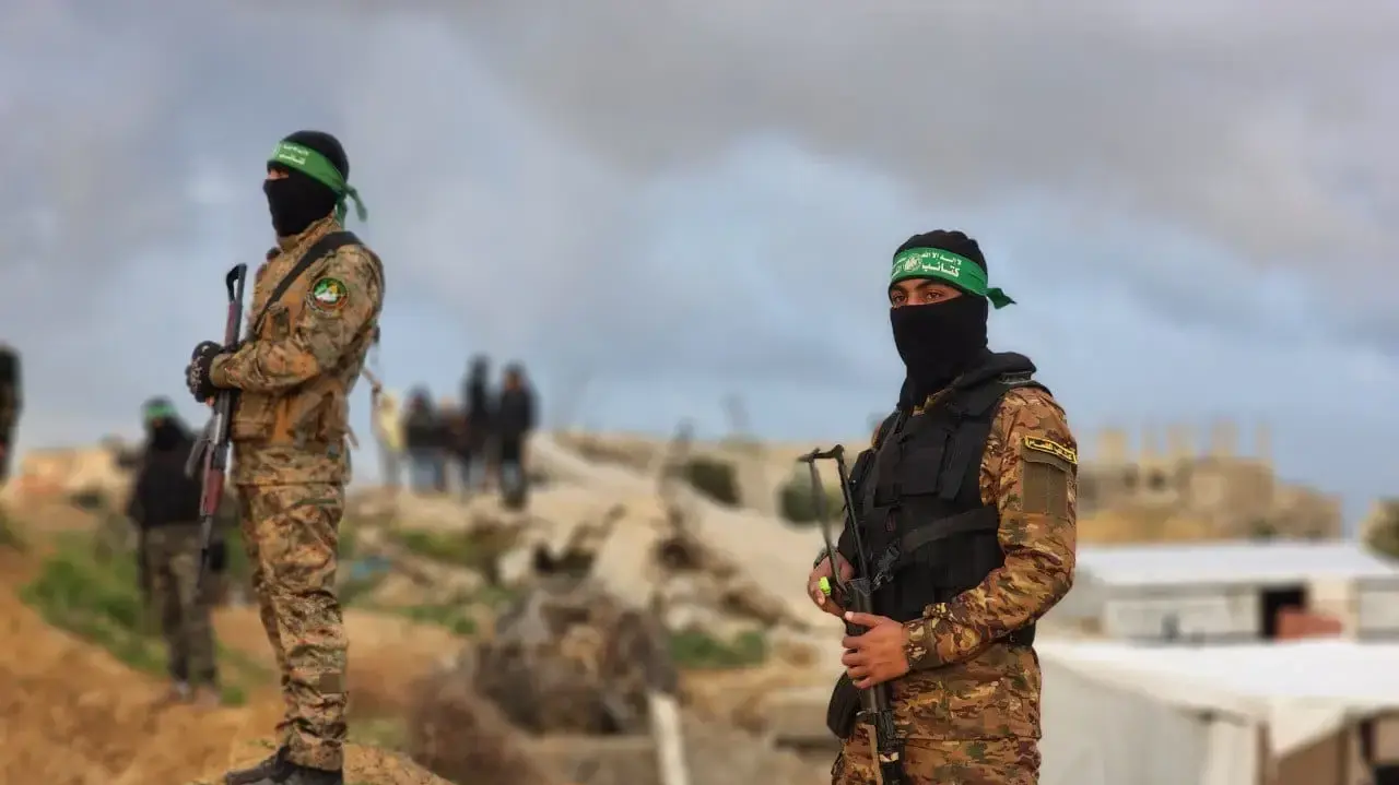 הכנות חמאס לקראת שחרור החללים החטופים משפחת ביבס ועודד ליפשיץ, ח'אן יונס 20 בפברואר 2025 הכנות חמאס לקראת שחרור החללים החטופים משפחת ביבס ועודד ליפשיץ, ח'אן יונס 20 בפברואר 2025