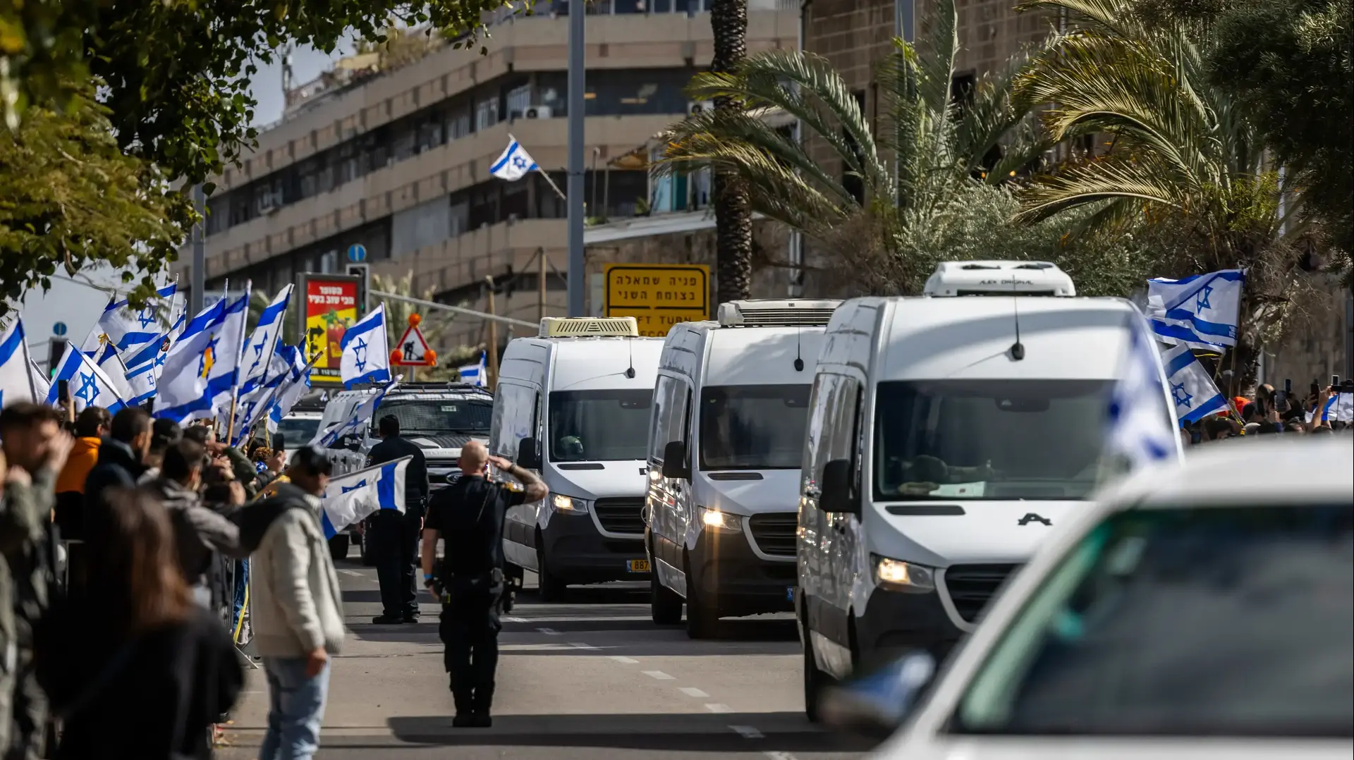 הגעת ארונות החטופים החללים- משפחת ביבס, עודד ליפשיץ, המכון לרפואה משפטית, אבו כביר, 20 בפברואר 2025