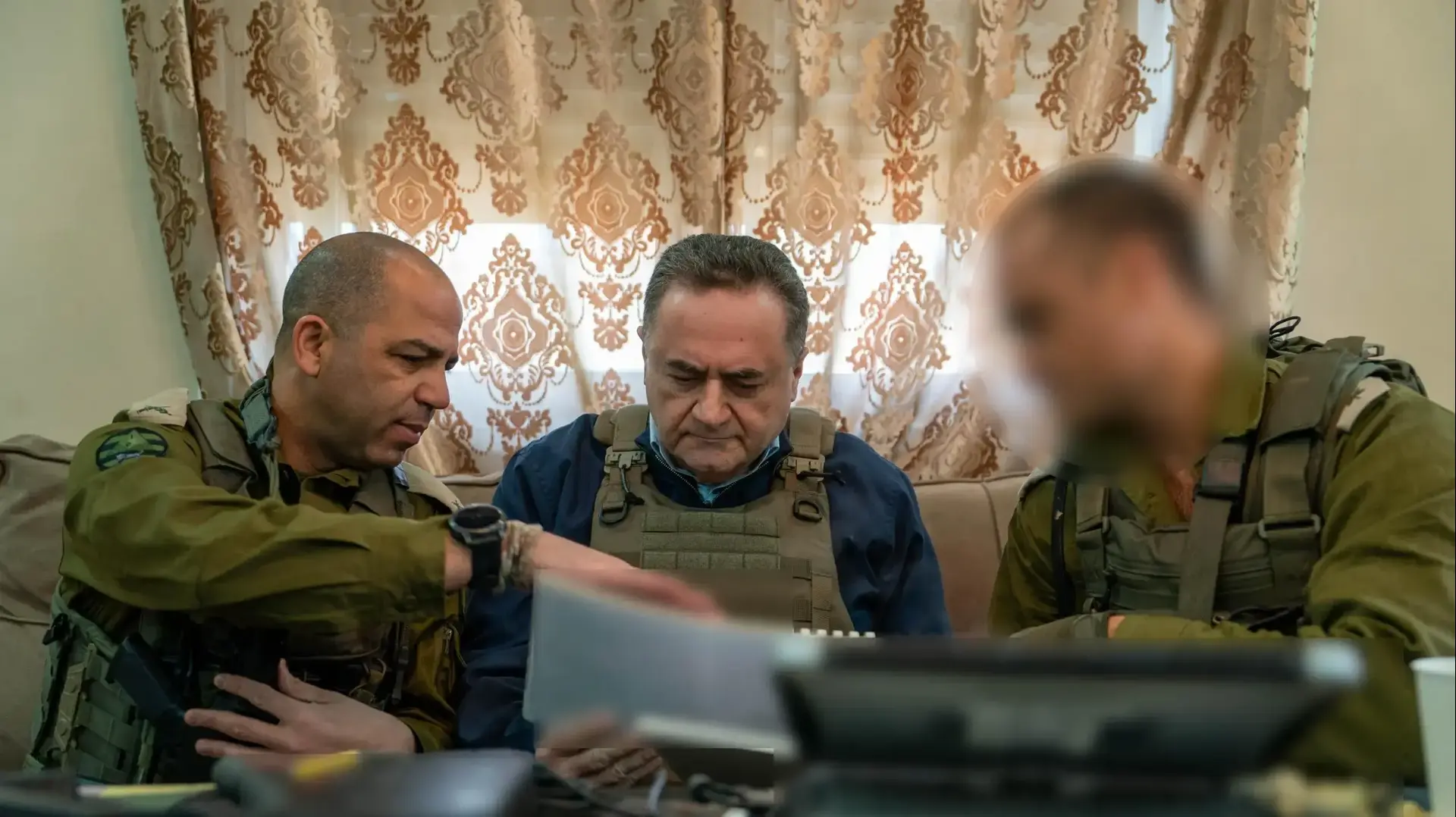 שר הביטחון ישראל כ"ץ בביקור במחנה הפליטים טולכרם לאחר ניסיונות הפיגוע אמש בגוש דן שר הביטחון ישראל כ"ץ בביקור במחנה הפליטים טולכרם לאחר ניסיונות הפיגוע אמש בגוש דן