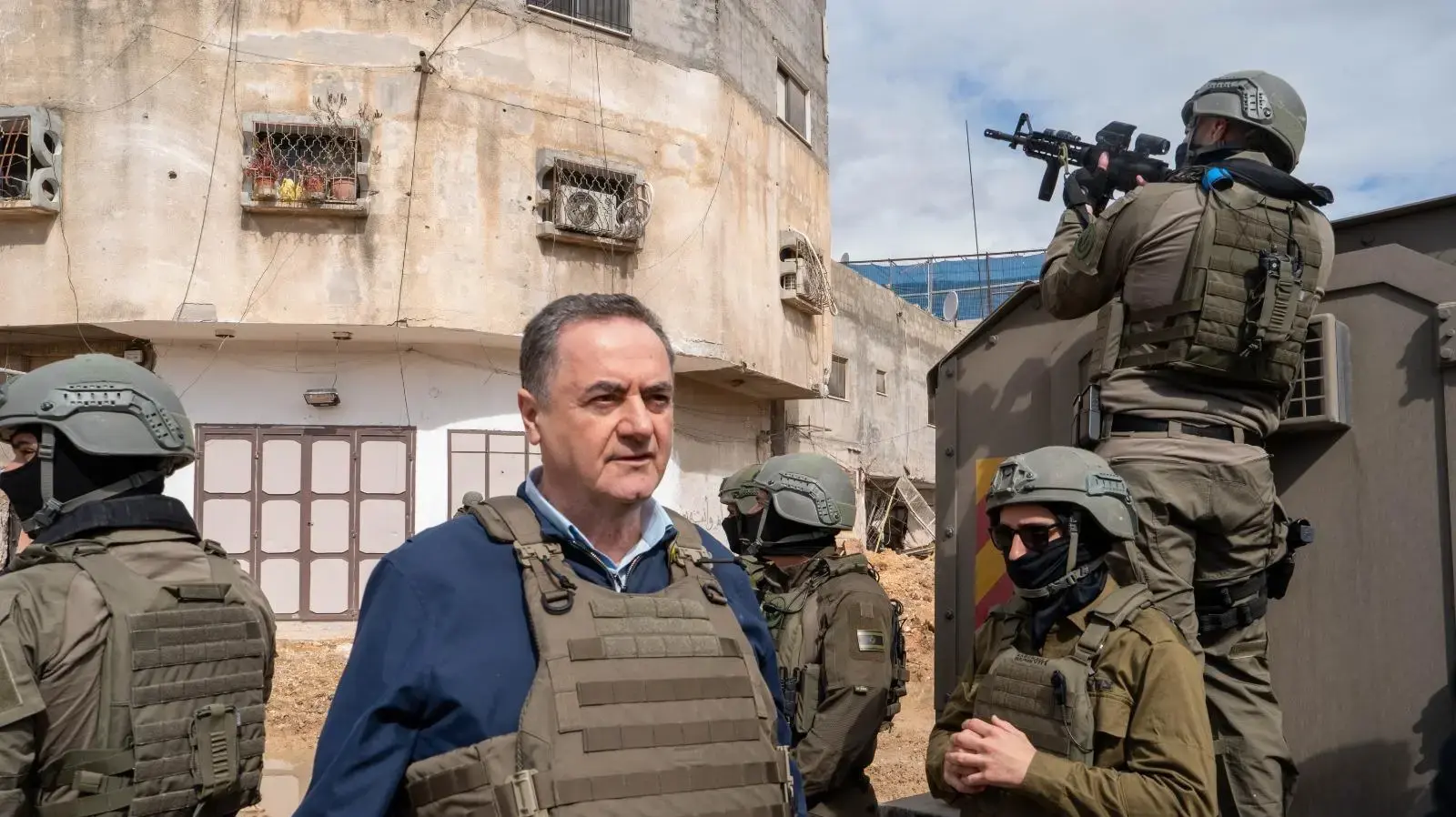 שר הביטחון ישראל כ"ץ בביקור במחנה הפליטים טולכרם לאחר ניסיונות הפיגוע אמש בגוש דן שר הביטחון ישראל כ"ץ בביקור במחנה הפליטים טולכרם לאחר ניסיונות הפיגוע אמש בגוש דן