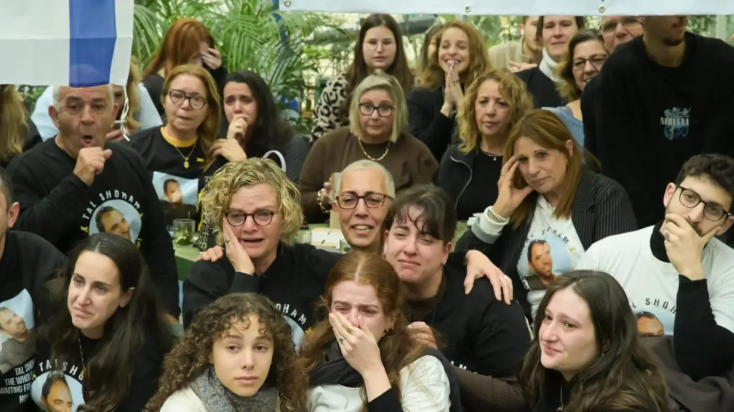 משפחתו של טל שהם ברגע שחרורו. 22 בפברואר 2025 משפחתו של טל שהם ברגע שחרורו. 22 בפברואר 2025