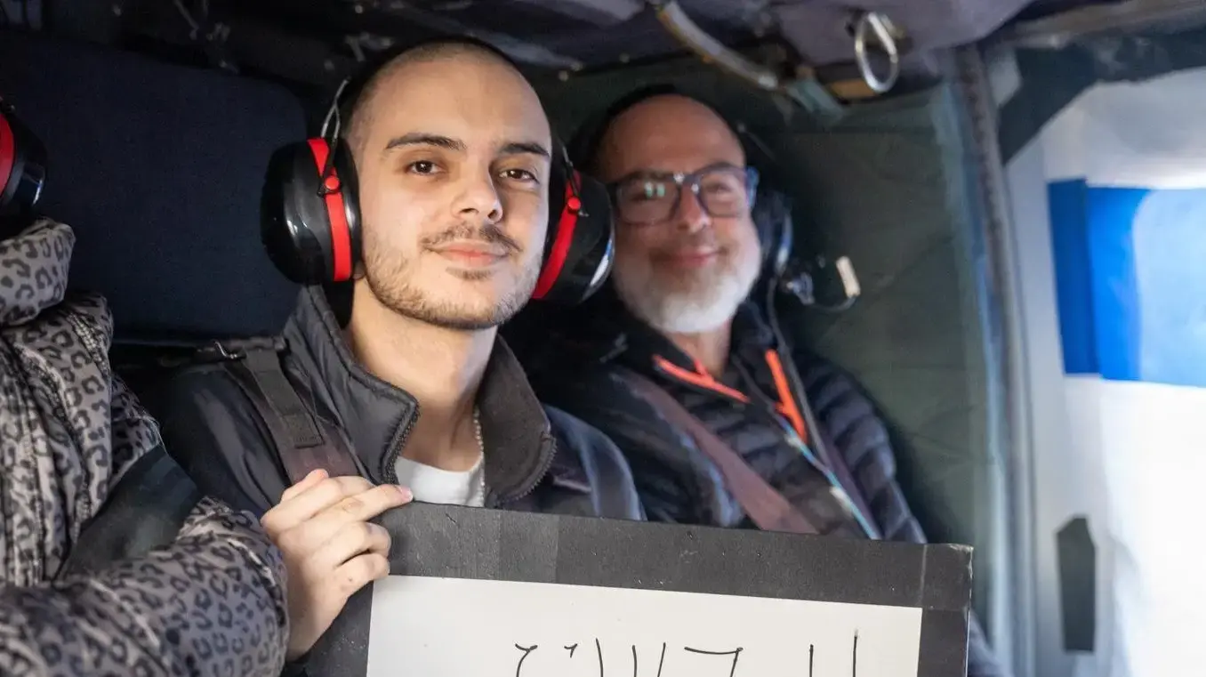 עומר ונקרט יחד עם הוריו, שי וניבה, בדרכם לבית החולים בילינסון., 22 בפברואר 2025 עומר ונקרט יחד עם הוריו, שי וניבה, בדרכם לבית החולים בילינסון., 22 בפברואר 2025