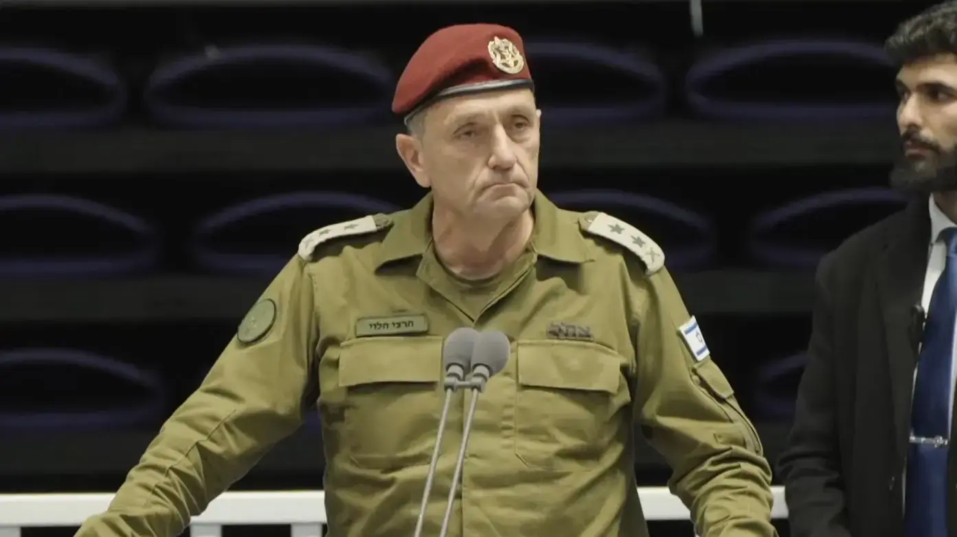 הרמטכ"ל הרצי הלוי בטקס סיום קורס קצינים קרביים מחזור 71 בהיכל “טוטו” בחולון , 23 בפברואר 2025