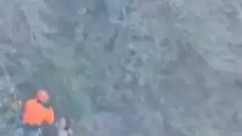 חילוץ של שתי אחיות מהצפון אשר טיפסו על מצוק תלול בשמורת טבע, ונתקעו בלי יכולת להמשיך, נחל דליות, רמת הגולן חילוץ של שתי אחיות מהצפון אשר טיפסו על מצוק תלול בשמורת טבע, ונתקעו בלי יכולת להמשיך, נחל דליות, רמת הגולן
