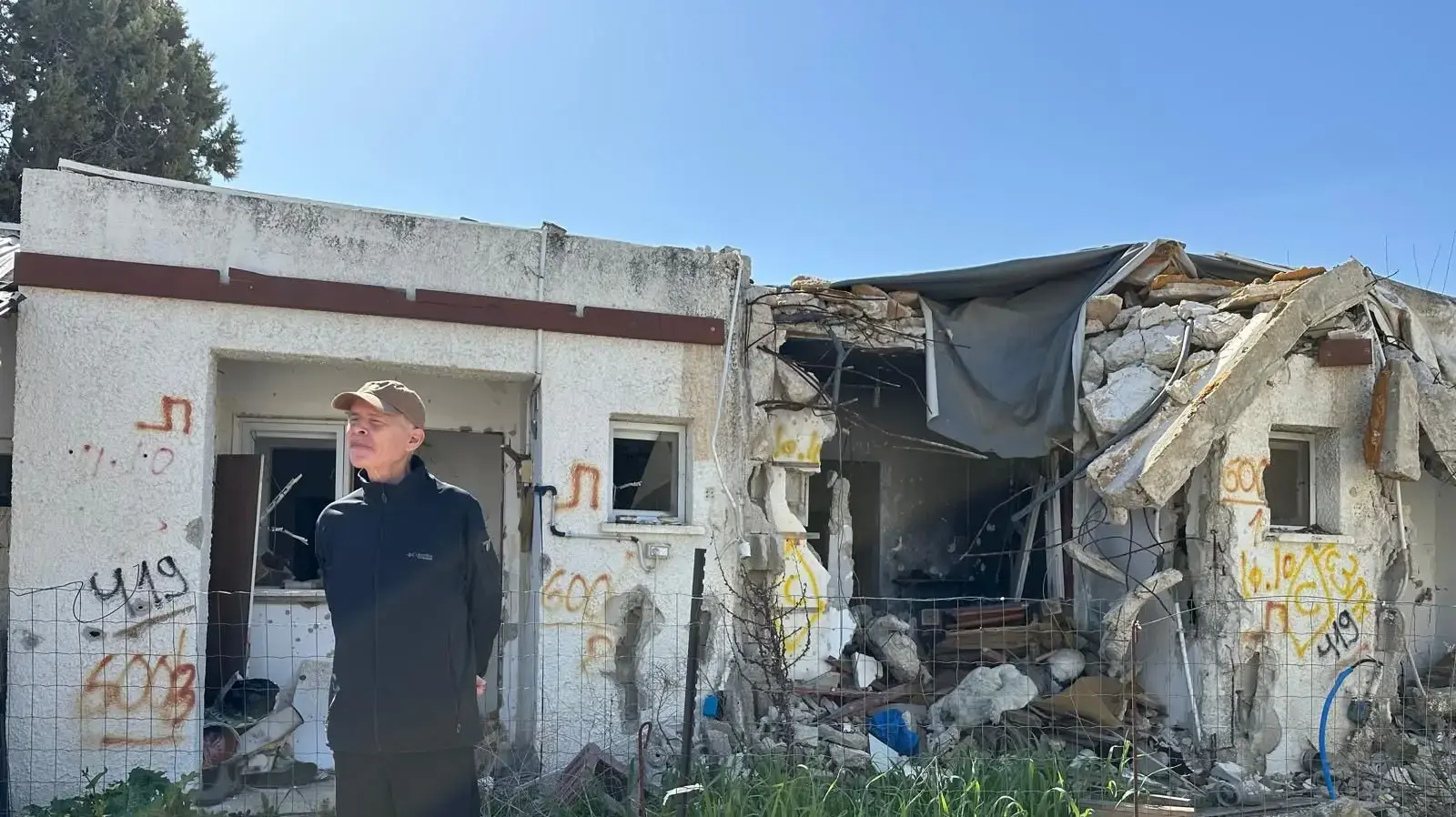 שורד השבי קית׳ סיגל חזר לביתו בכפר עזה. 24 בפברואר 2025 שורד השבי קית׳ סיגל חזר לביתו בכפר עזה. 24 בפברואר 2025