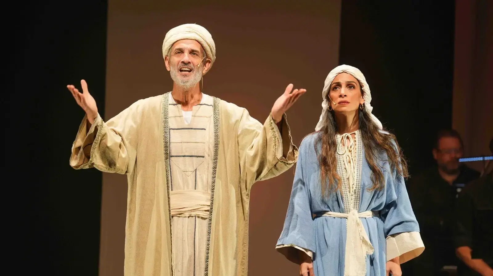 נתי רביץ ושמרית לוי ששון בהצגה "מסעי הגאולה" של "תיאטרון השומרון" נתי רביץ ושמרית לוי ששון בהצגה "מסעי הגאולה" של "תיאטרון השומרון"