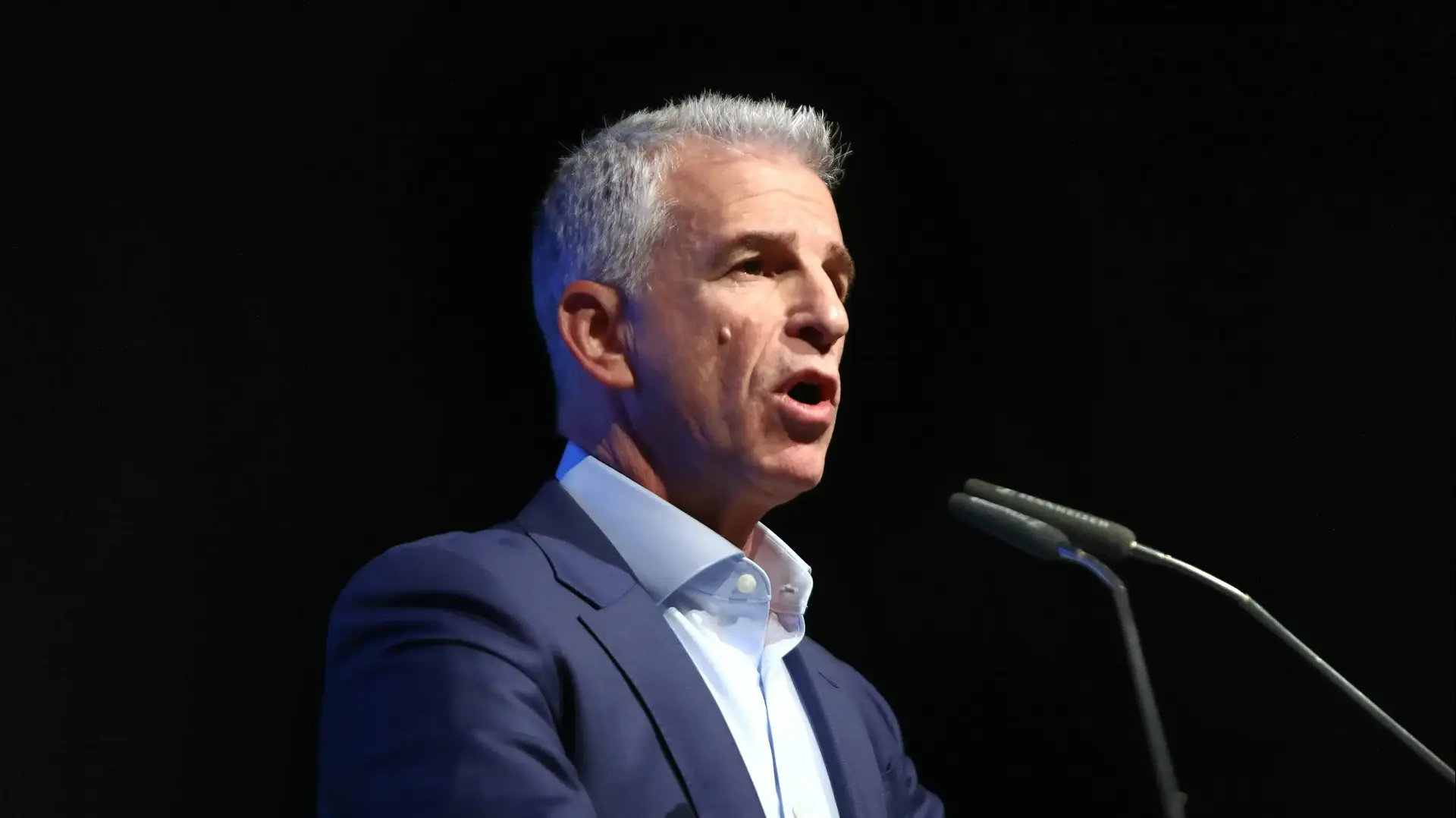 ראש המוסד דדי ברנע מקבל בשם המוסד את פרס INSS על מבצע הביפרים ראש המוסד דדי ברנע מקבל בשם המוסד את פרס INSS על מבצע הביפרים