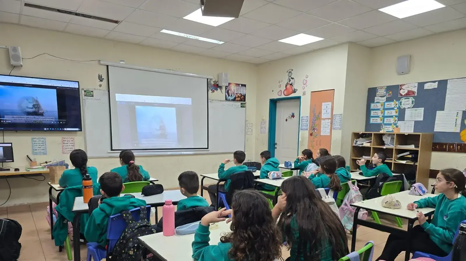 תלמידים לומדים תלמידים לומדים