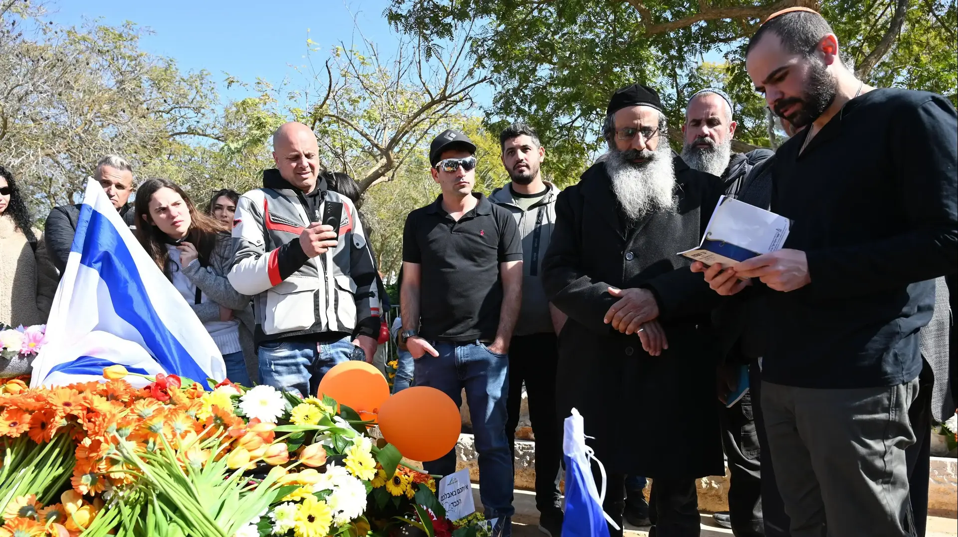 טקס ההלוויה של שירי, אריאל וכפיר ביבס, בית העלמין בישוב צחר , 26 בפברואר 2025 טקס ההלוויה של שירי, אריאל וכפיר ביבס, בית העלמין בישוב צחר , 26 בפברואר 2025