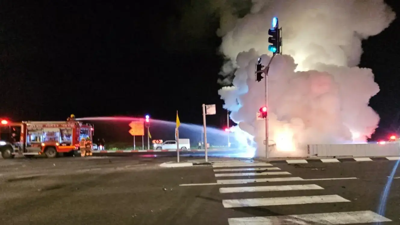 זירת האירוע שבו התפוצץ רכב, סמוך לשדרות, 26 בפרואר 2025
